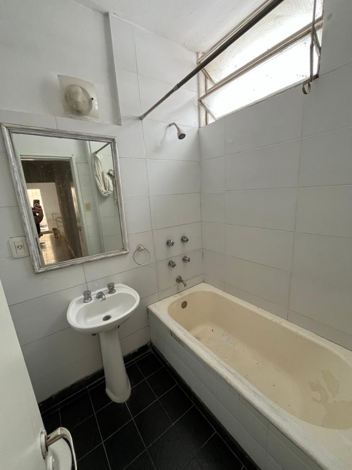 CASA AMPLIA B° COFICO - 4 DORMITORIOS - 2 BAÑOS - COCHERA - EN VENTA