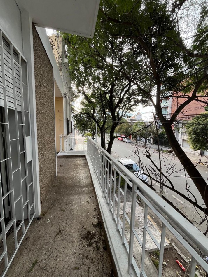CASA AMPLIA B° COFICO - 4 DORMITORIOS - 2 BAÑOS - COCHERA - EN VENTA