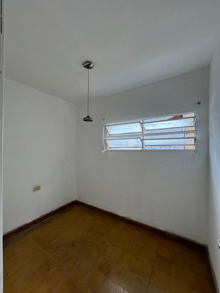 CASA AMPLIA B° COFICO - 4 DORMITORIOS - 2 BAÑOS - COCHERA - EN VENTA