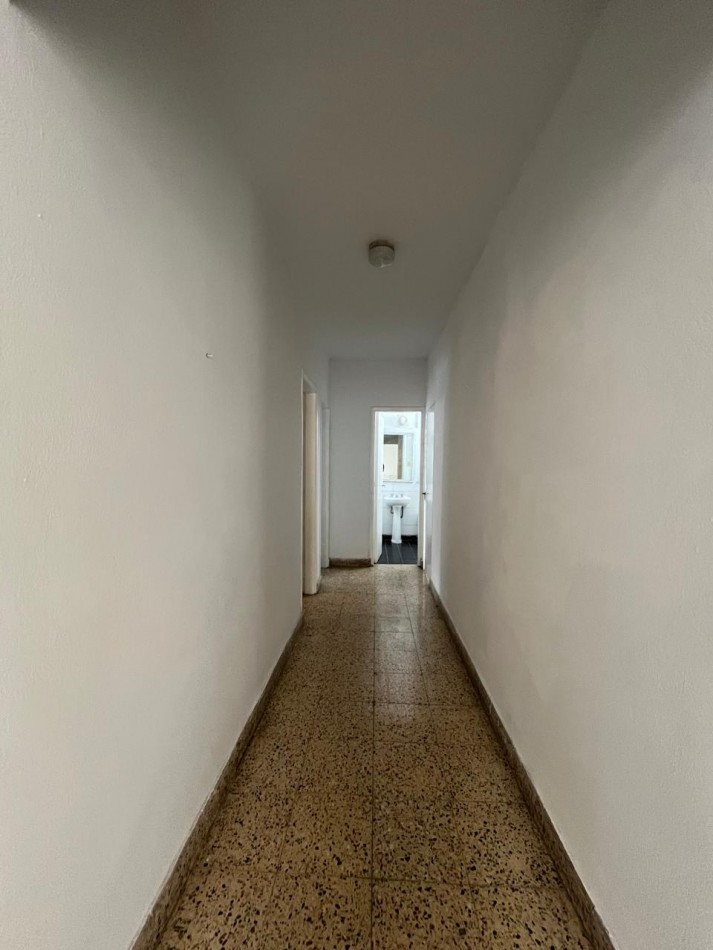 CASA AMPLIA B° COFICO - 4 DORMITORIOS - 2 BAÑOS - COCHERA - EN VENTA