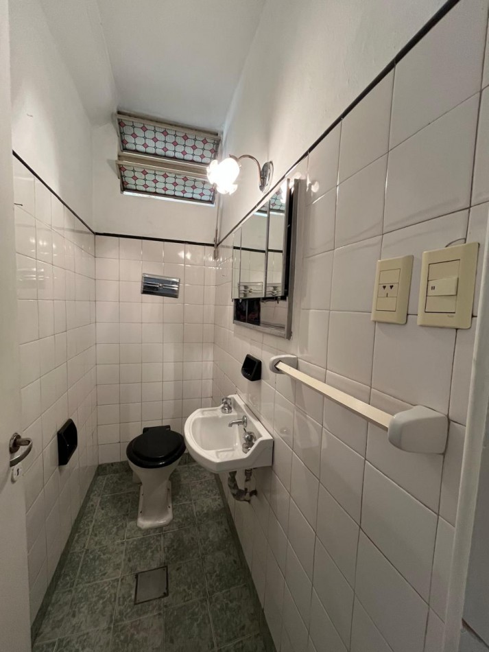 CASA AMPLIA B° COFICO - 4 DORMITORIOS - 2 BAÑOS - COCHERA - EN VENTA