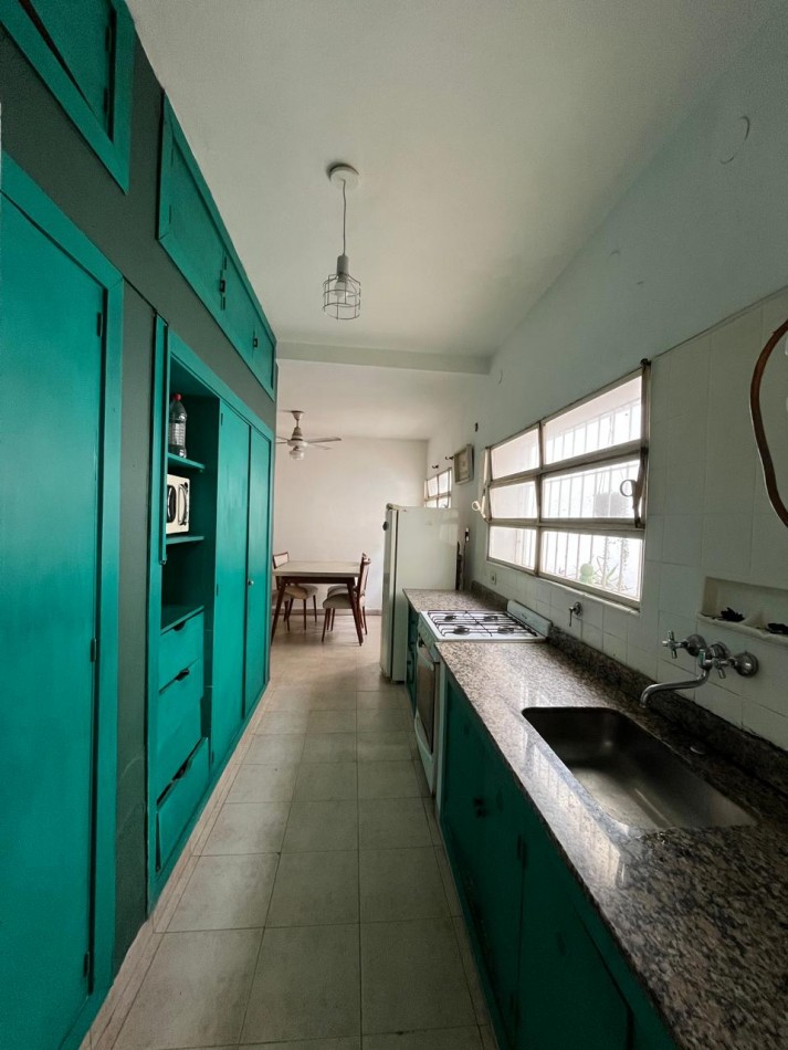 CASA AMPLIA B° COFICO - 4 DORMITORIOS - 2 BAÑOS - COCHERA - EN VENTA