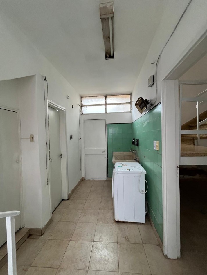 CASA AMPLIA B° COFICO - 4 DORMITORIOS - 2 BAÑOS - COCHERA - EN VENTA