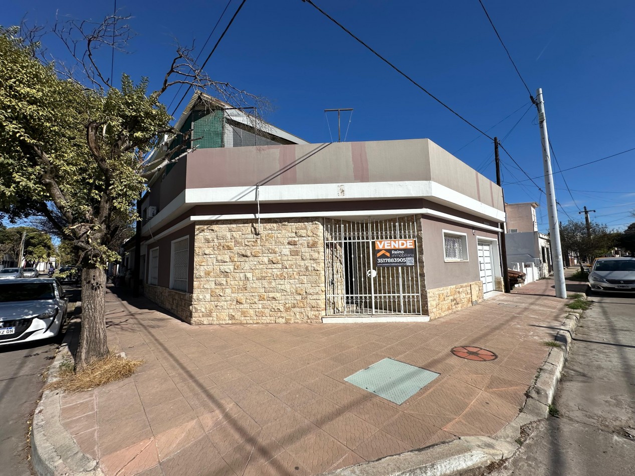 AMPLIA CASA B° ALTO ALBERDI - 3 DORMITORIOS - 2 BAÑOS - GARAGE DOBLE - APTO CREDITO