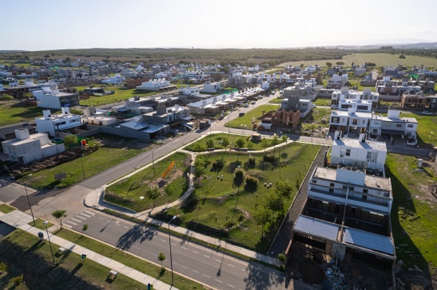 OPORTUNIDAD LOTE EN VENTA DOCTA CENTRAL 250 M2 ESQUINA APTO DUPLEX SEGURIDAD 24HS