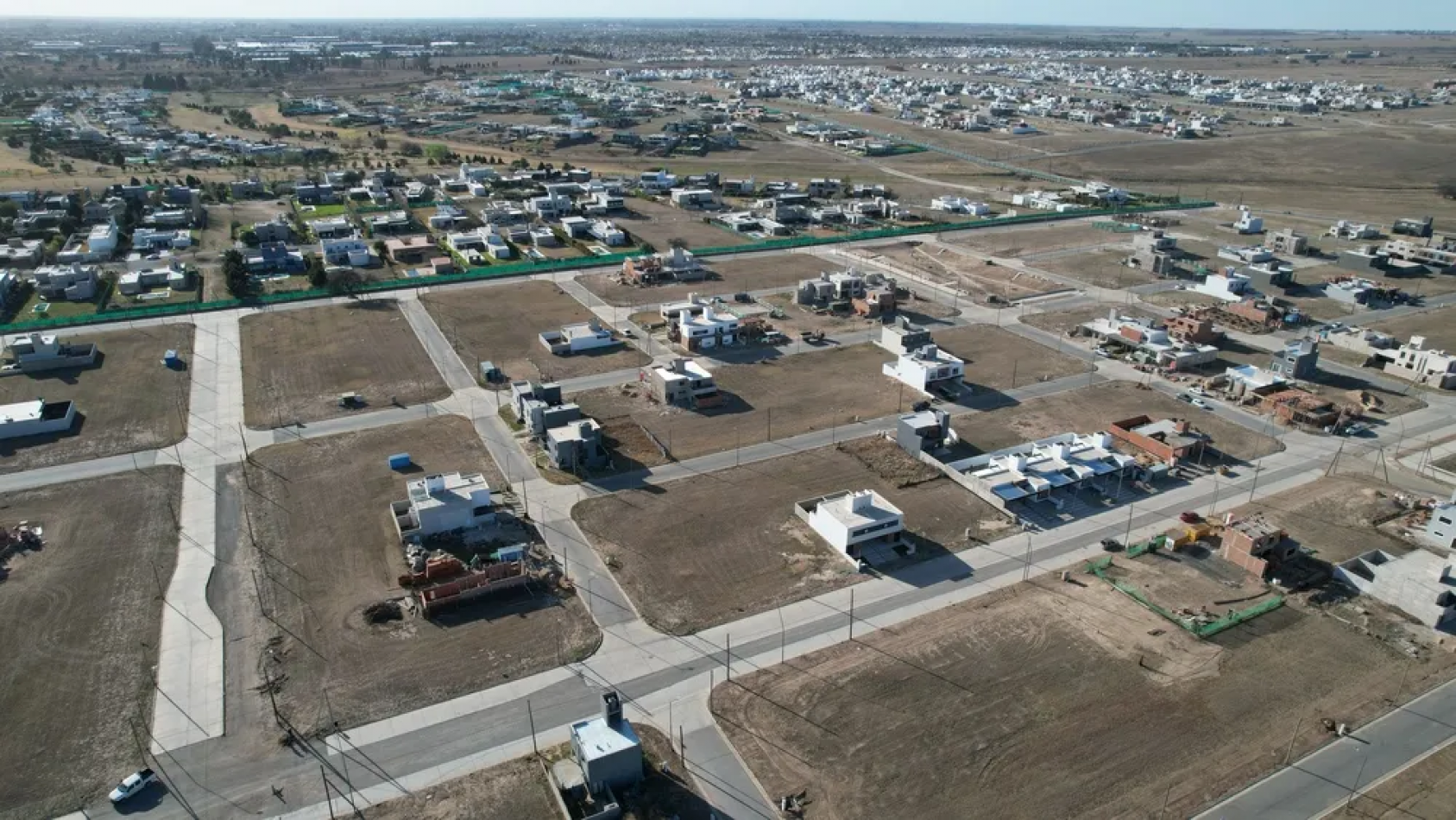 LOTE EN VENTA RINCONES DE MANANTIALES APTOS DUPLEX SEGURIDAD 24HS