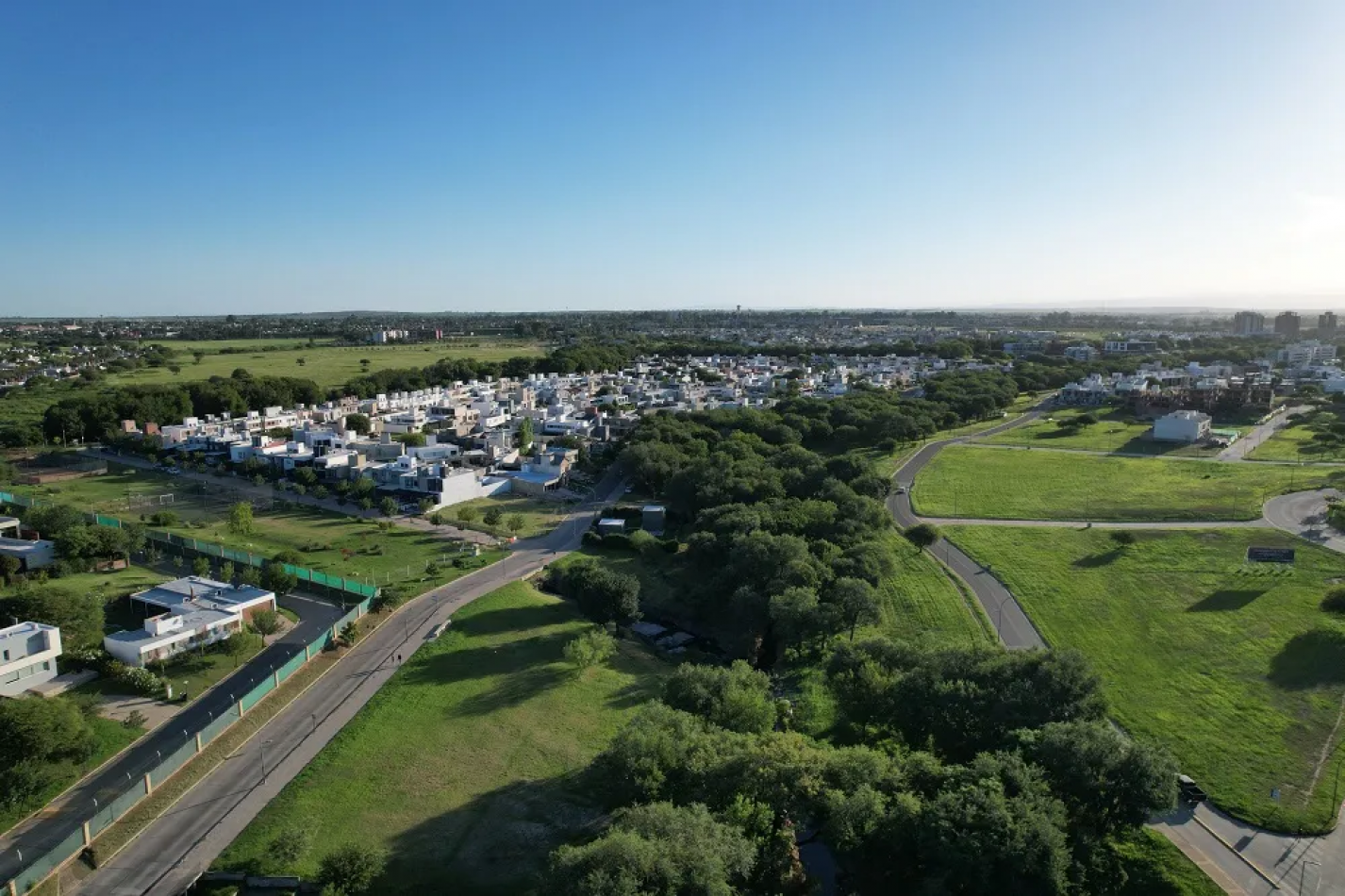 LOTE EN VENTA RINCONES DE MANANTIALES APTOS DUPLEX SEGURIDAD 24HS