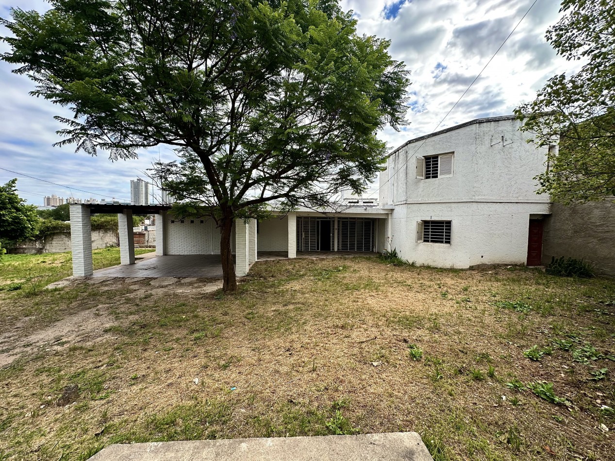 CASA EN VENTA BARRIO SAN IGNACIO 3 DORMITORIOS 2 BAÑOS OFICINA PRIVADA