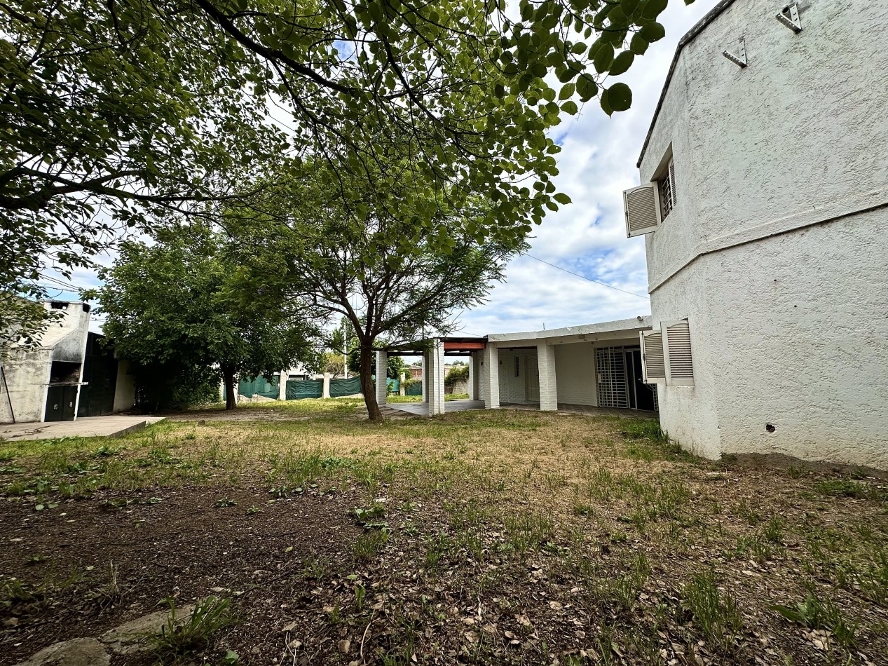 CASA EN VENTA BARRIO SAN IGNACIO 3 DORMITORIOS 2 BAÑOS OFICINA PRIVADA