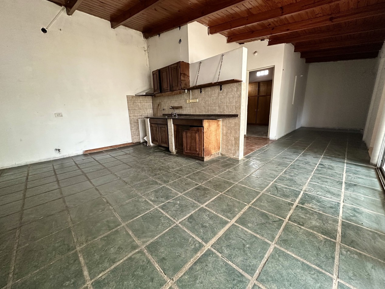 CASA EN VENTA BARRIO SAN IGNACIO 3 DORMITORIOS 2 BAÑOS OFICINA PRIVADA