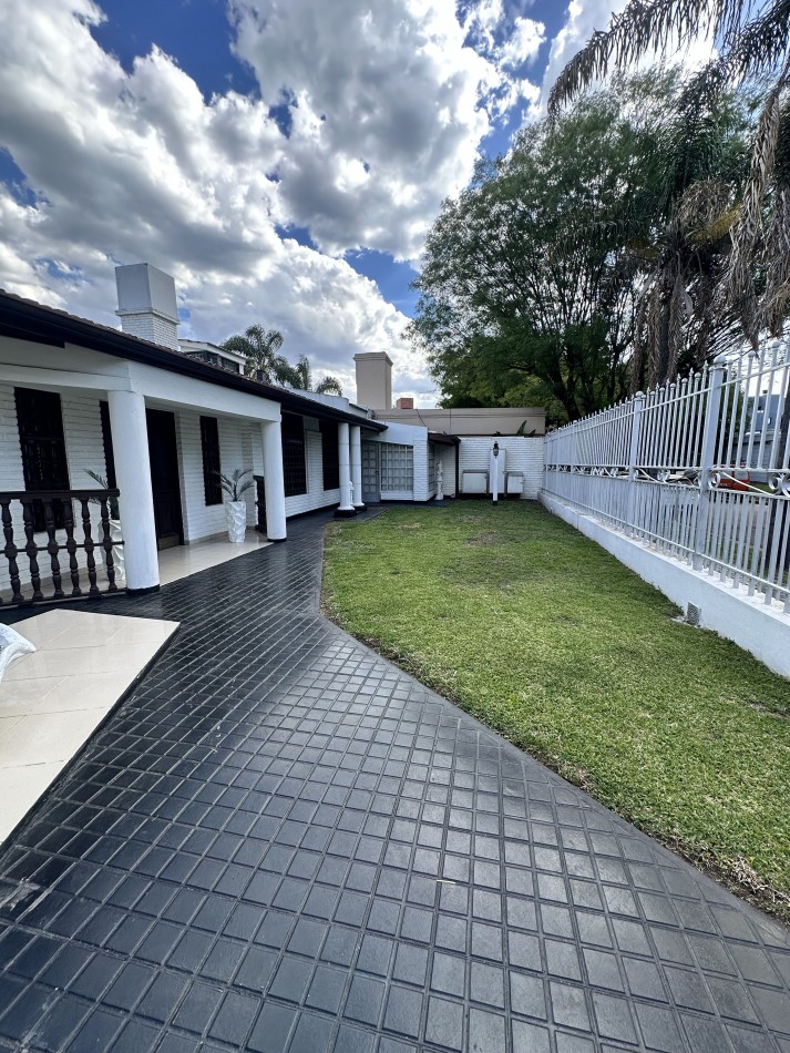 CASA EN VENTA VILLA BELGRANO IDEAL OFICINAS O CONSULTORIOS 2 DORMITORIOS SALA DE REUNION 200M2