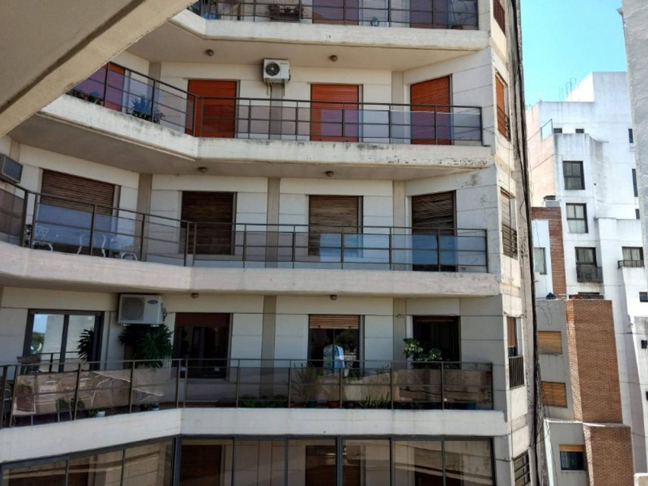Departamento en venta en Nueva Cordoba Piso completo con cochera | FINANCIABLE | Av. Poeta Lugones 150