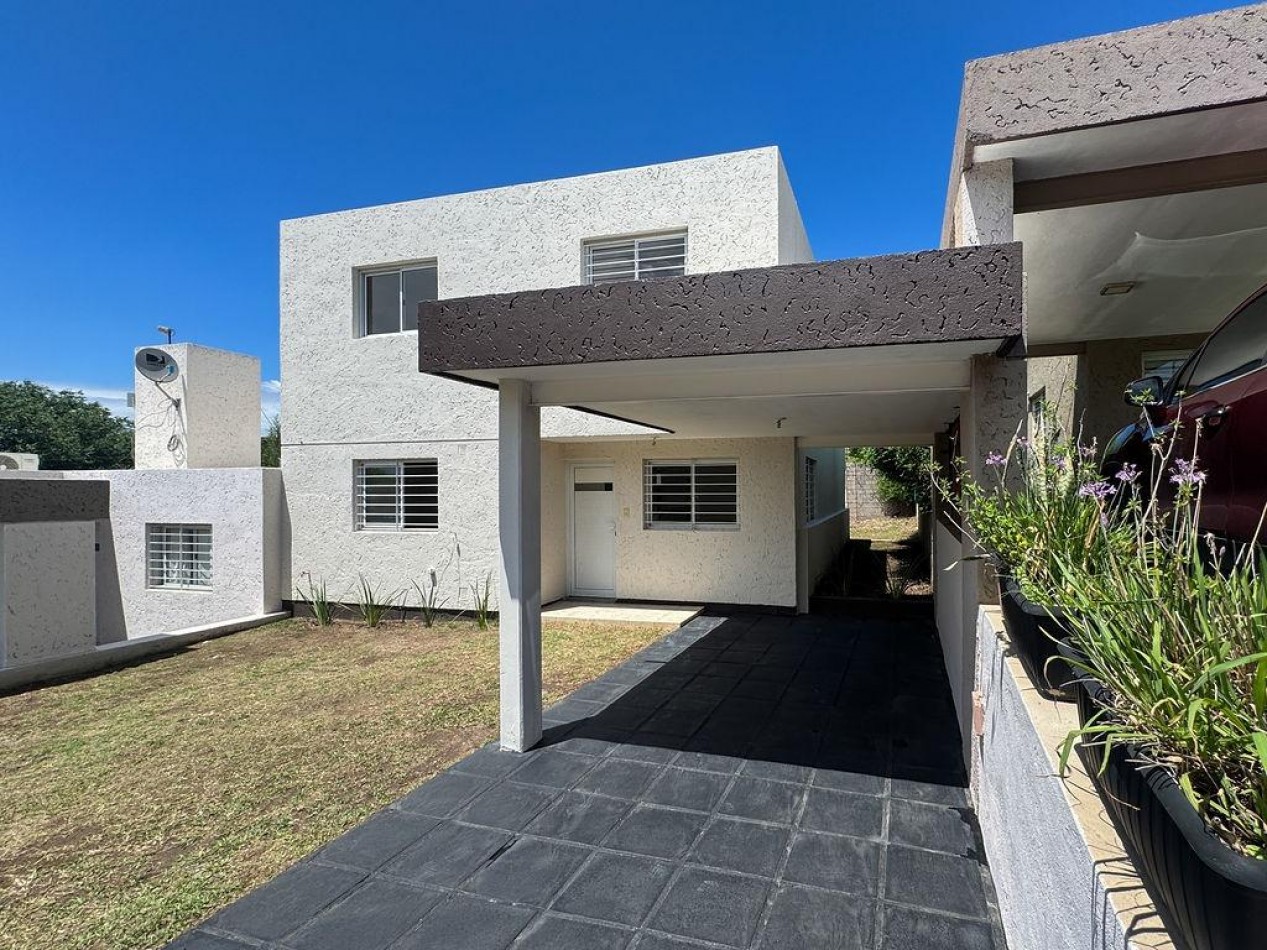Casa en venta en complejo cerrado Los Algarrobos - Villa Allende | Apto credito