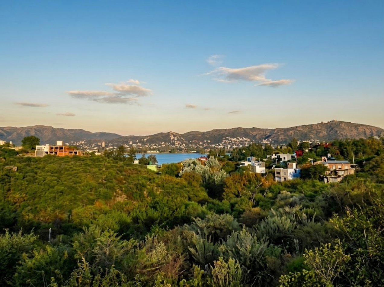 Lote en venta en Villa del Lago - Villa Carlos Paz - 700 m² con vista