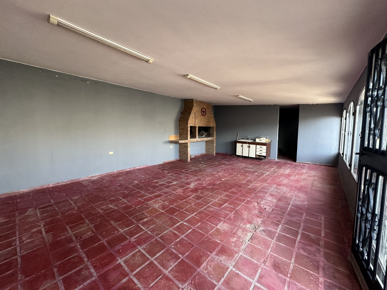 Oportunidad Casa en venta 3 dormitorios con pileta y quincho - Barrio Matienzo