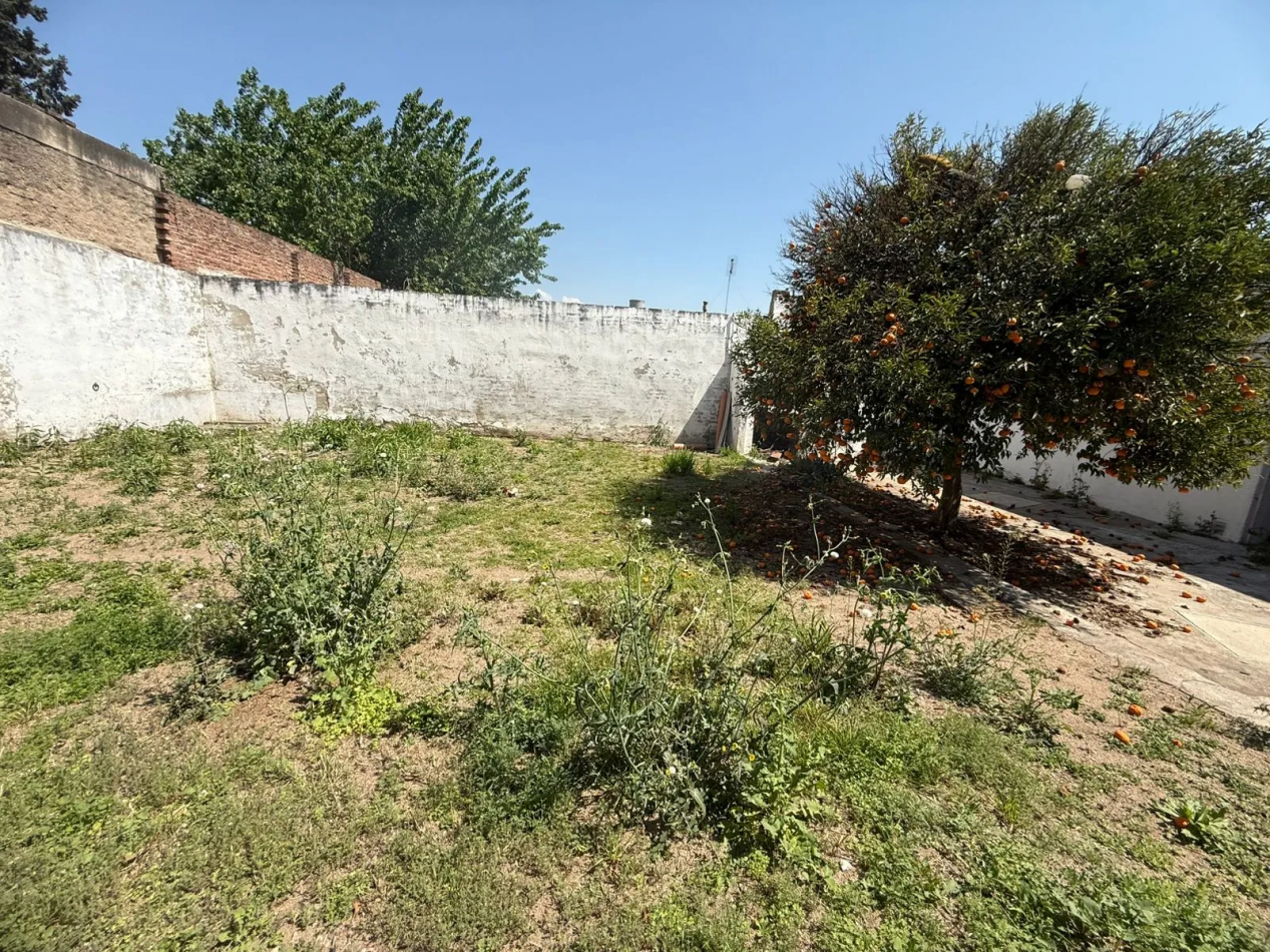 Casa en venta 3 dormitorios con patio y asador - B° Caceres - A metros de Guemes