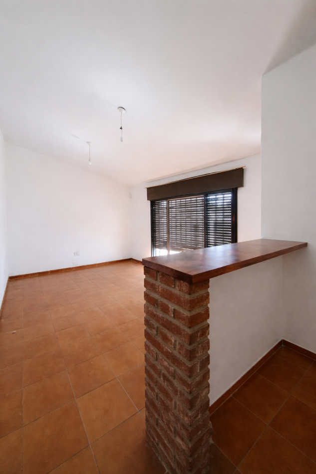 Casa en venta 3 dormitorios con patio y asador - B° Caceres - A metros de Guemes