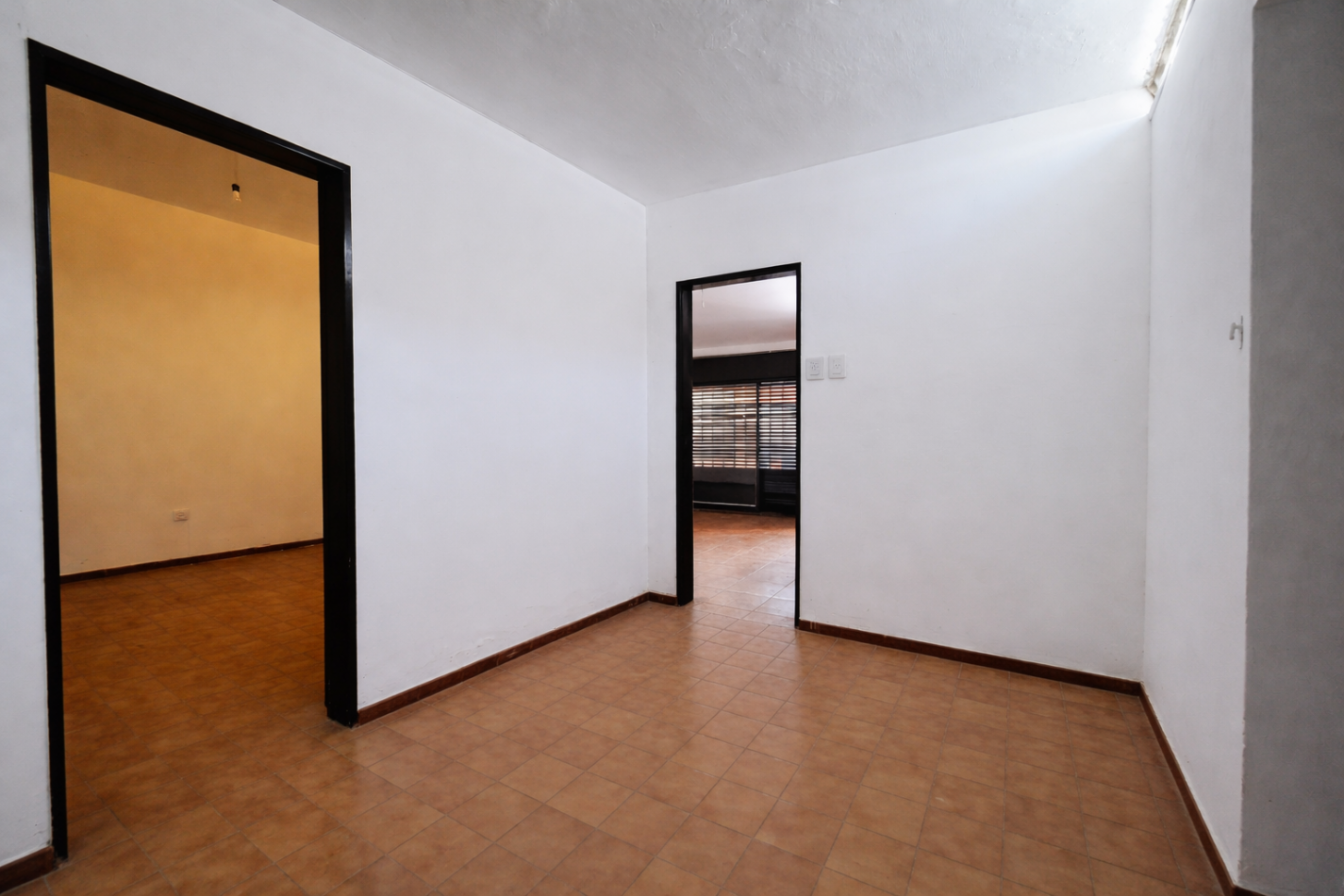 Casa en venta 3 dormitorios con patio y asador - B° Caceres - A metros de Guemes