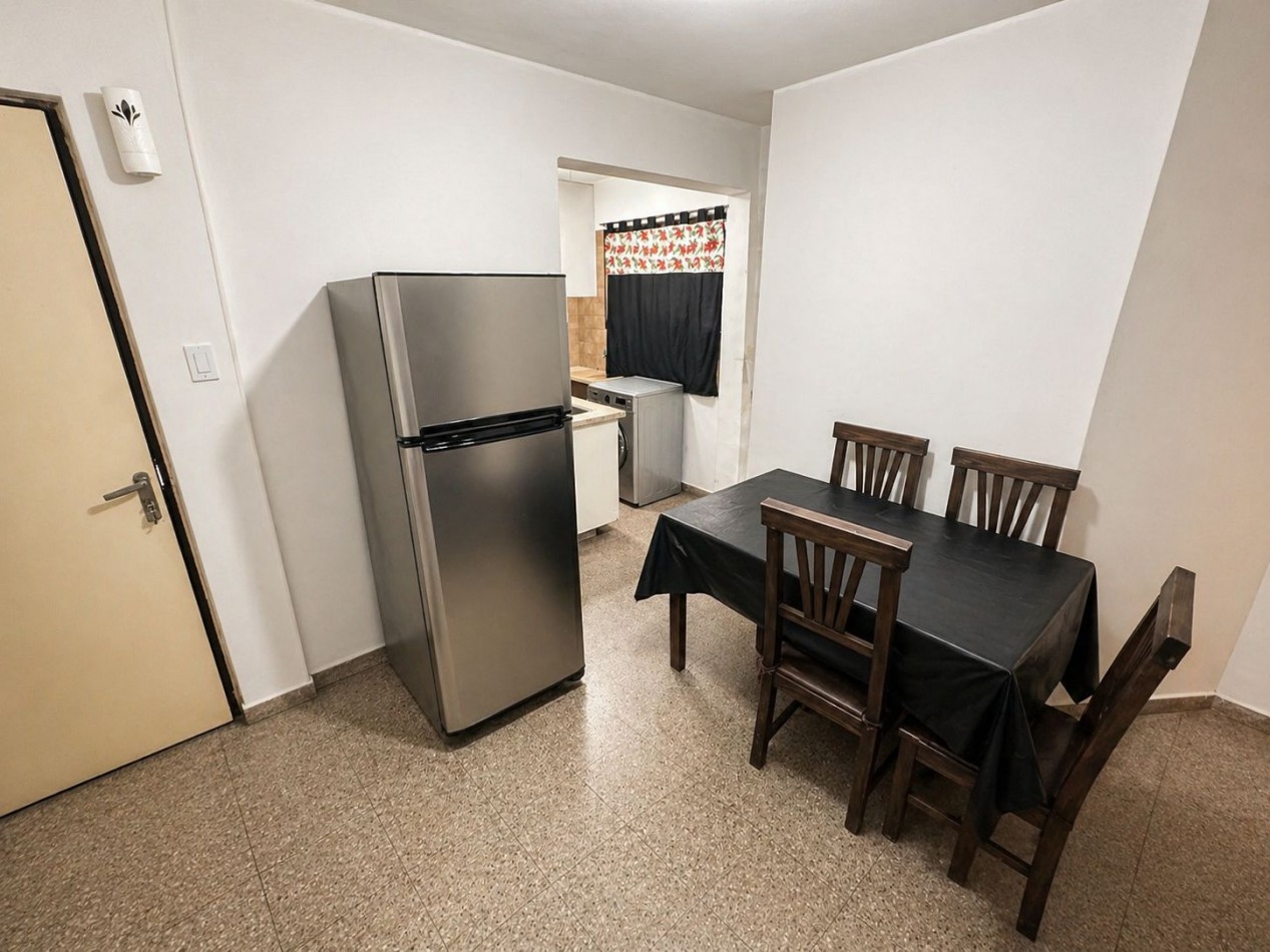 Departamento en venta 2 dormitorios con patio - Contrafrente - Sobre Av. Castro Barros