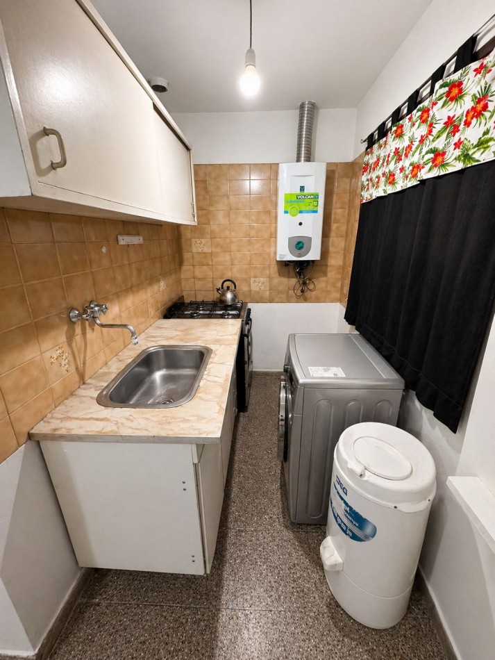 Departamento en venta 2 dormitorios con patio - Contrafrente - Sobre Av. Castro Barros