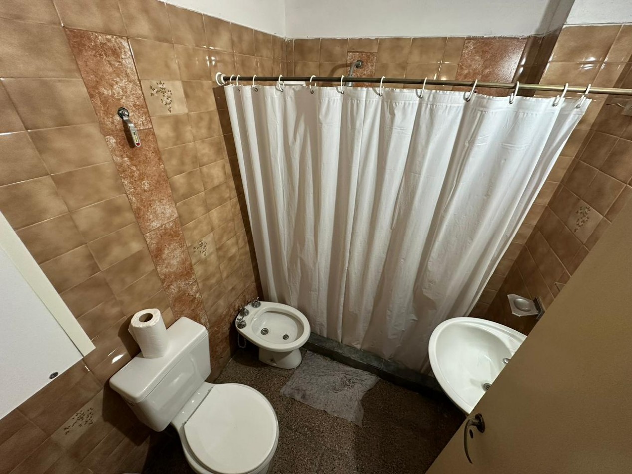 Departamento en venta 2 dormitorios con patio - Contrafrente - Sobre Av. Castro Barros
