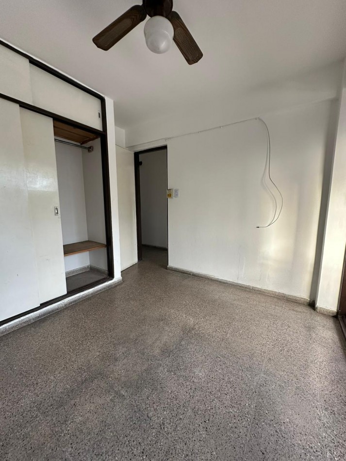 Departamento en venta 2 dormitorios con balcon y patio - Frente - Sobre Av. Castro Barros 