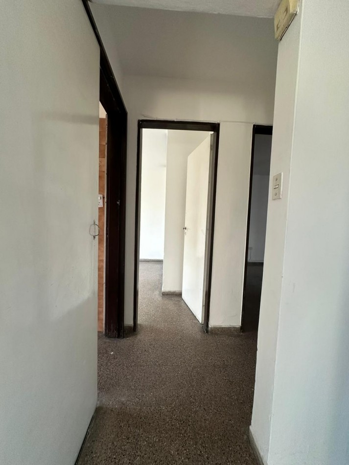 Departamento en venta 2 dormitorios con balcon y patio - Frente - Sobre Av. Castro Barros 