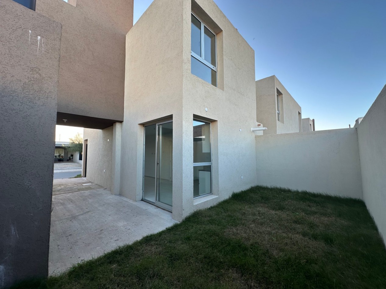 Duplex en venta en Docta Boulevard - 2 dormitorios con patio y cochera