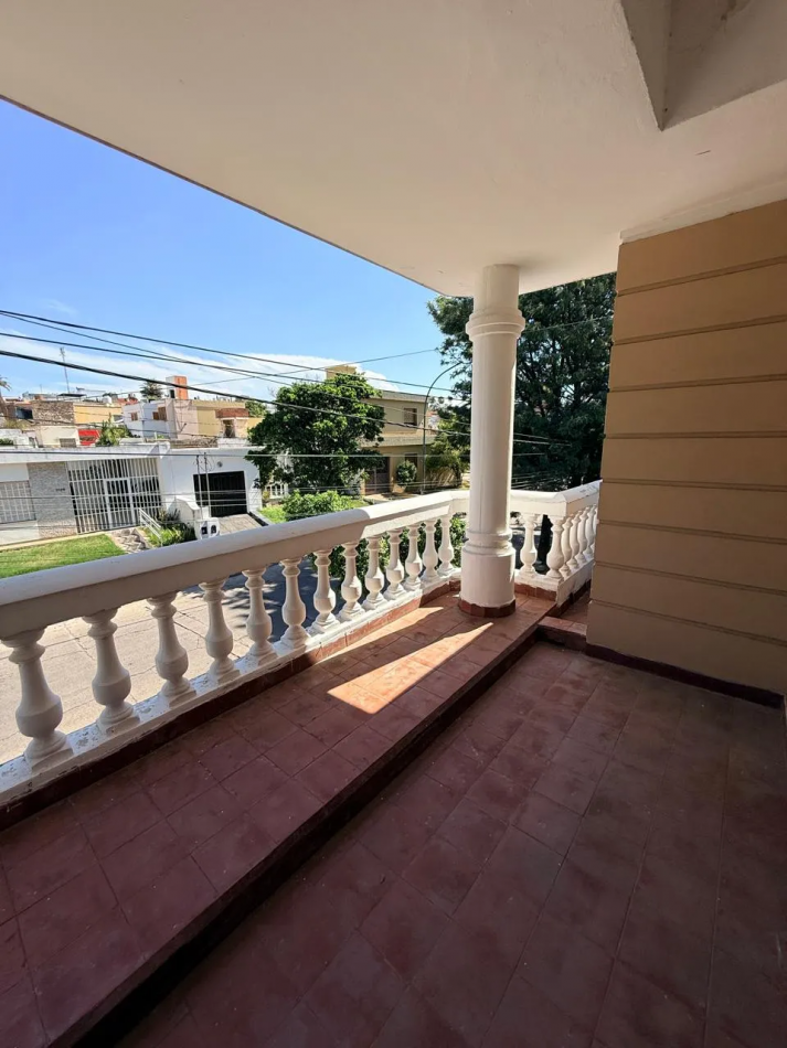 Casa en venta en Barrio Maipu - 3 dormitorios, pileta y 4 baños 