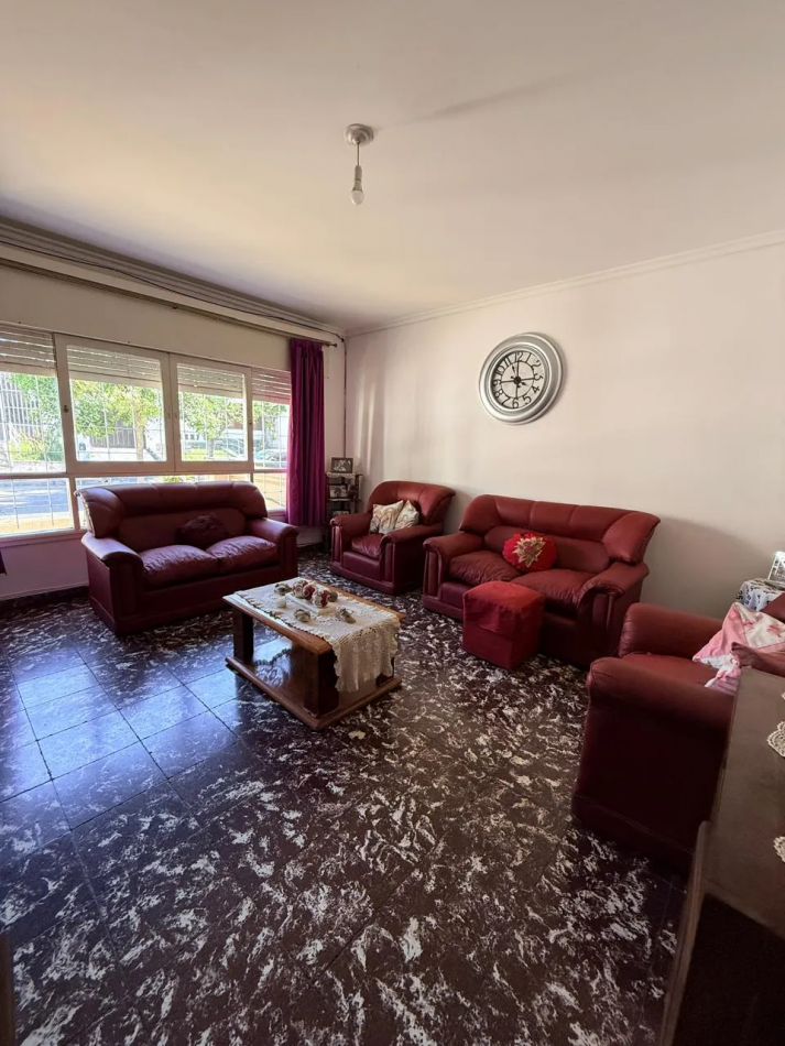 Casa en venta en Barrio Maipu - 3 dormitorios, pileta y 4 baños 