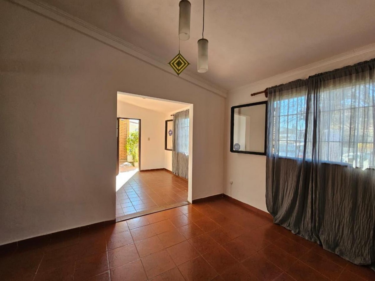 Casa en venta en Marques de Sobremonte - 3 dormitorios, patio y cochera doble | APTA CREDITO