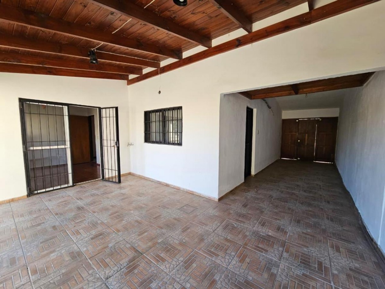 Casa en venta en Marques de Sobremonte - 3 dormitorios, patio y cochera doble | APTA CREDITO