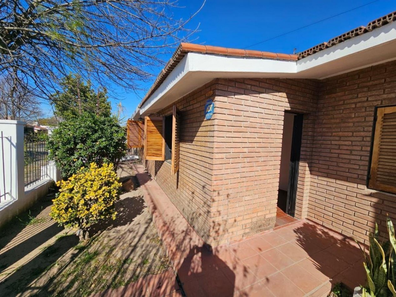 Casa en venta en Marques de Sobremonte - 3 dormitorios, patio y cochera doble | APTA CREDITO