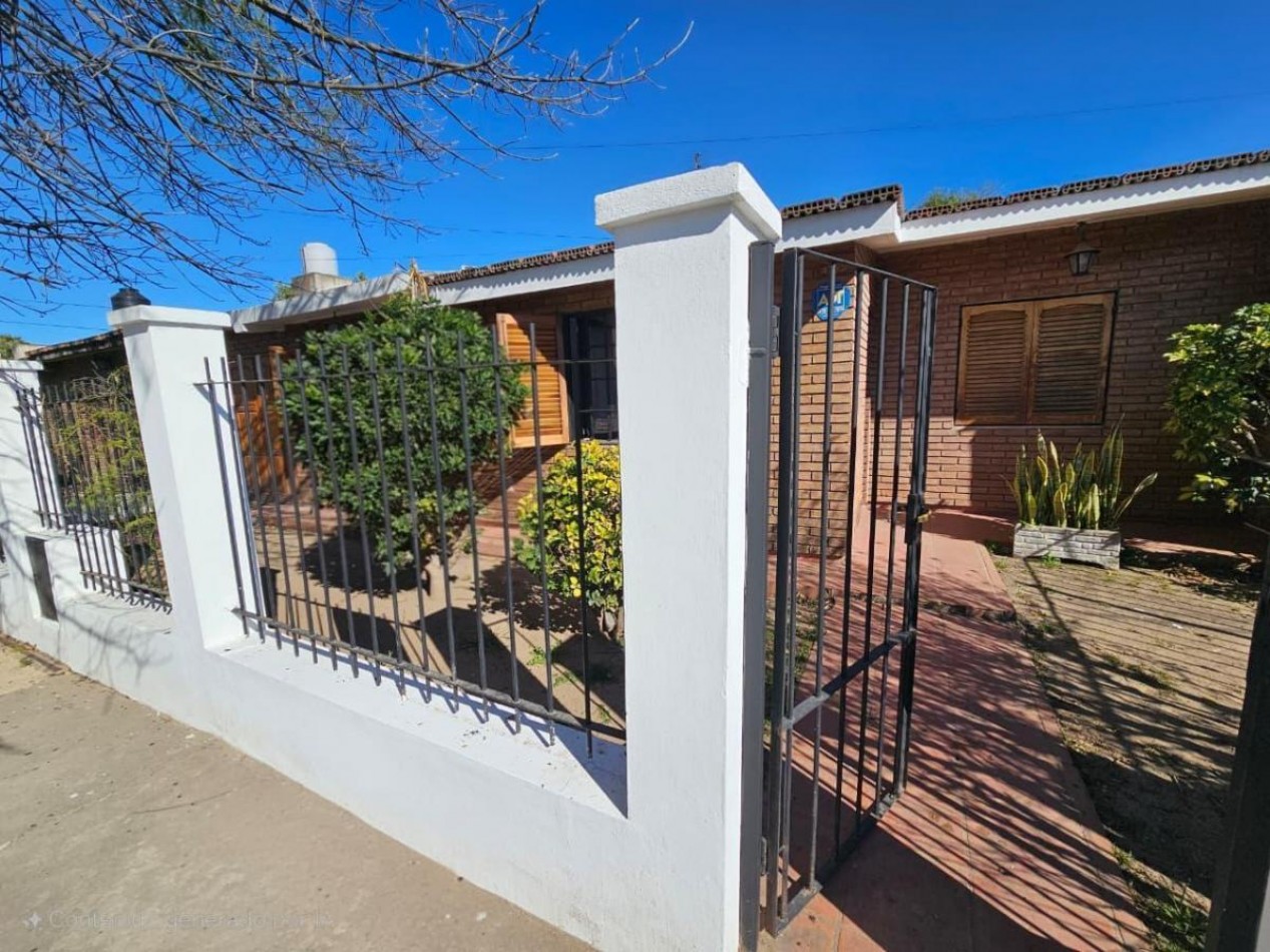 Casa en venta en Marques de Sobremonte - 3 dormitorios, patio y cochera doble | APTA CREDITO