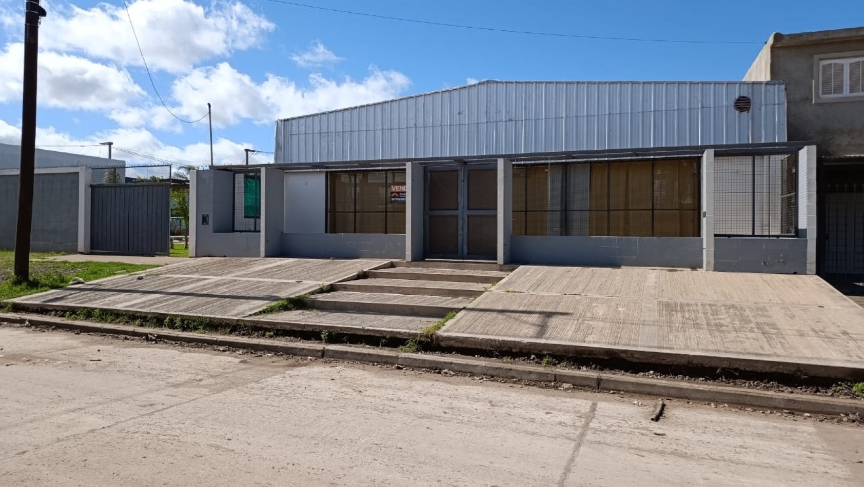 Propiedad comercial en venta en Barrio Policial - Ideal salon de fiestas o iglesia