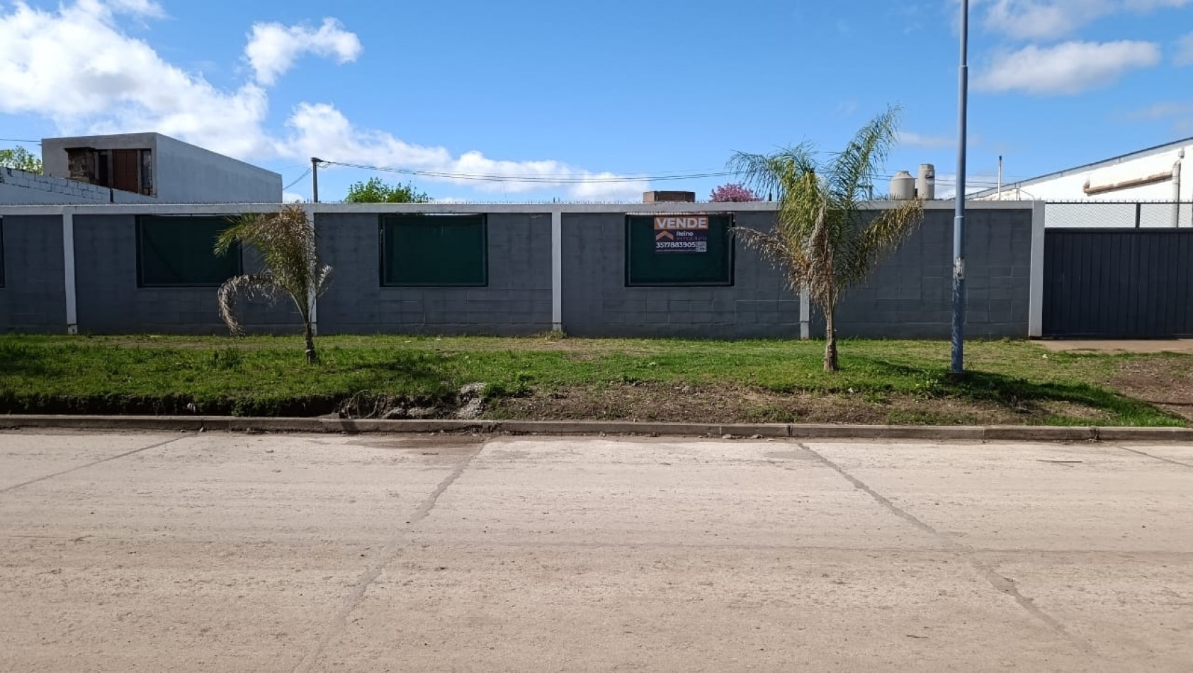 Propiedad comercial en venta en Barrio Policial - Ideal salon de fiestas o iglesia