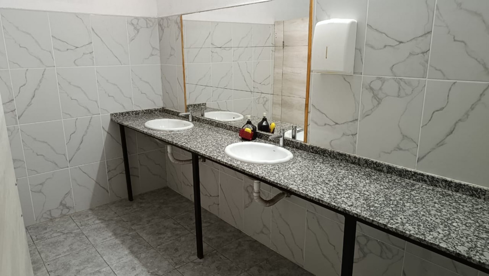 Propiedad comercial en venta en Barrio Policial - Ideal salon de fiestas o iglesia