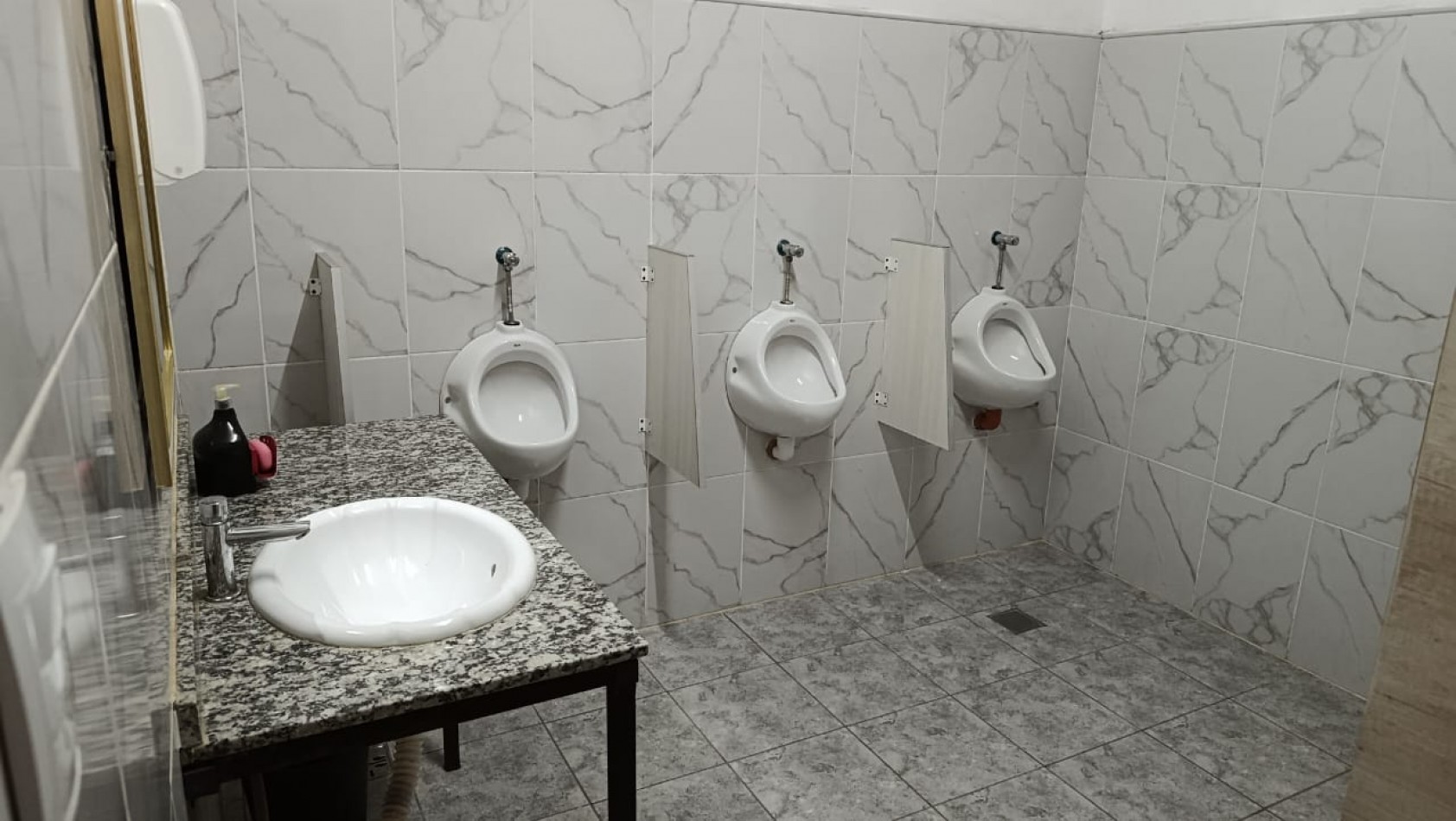 Propiedad comercial en venta en Barrio Policial - Ideal salon de fiestas o iglesia