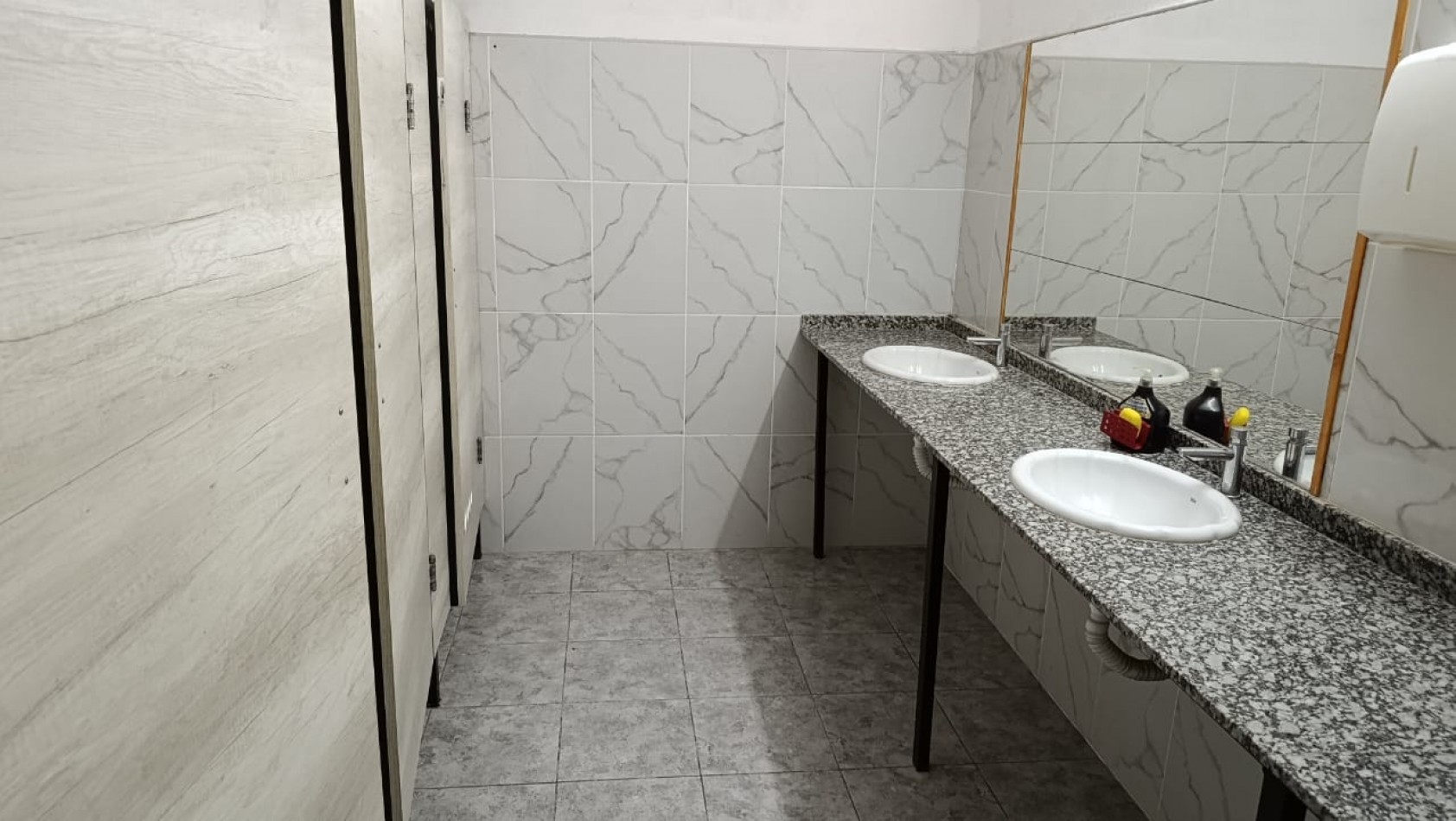 Propiedad comercial en venta en Barrio Policial - Ideal salon de fiestas o iglesia