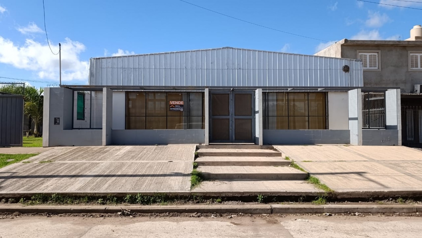 Propiedad comercial en venta en Barrio Policial - Ideal salon de fiestas o iglesia