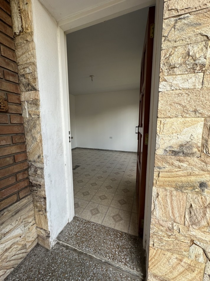 Oportunidad Casa en venta 3 dormitorios con pileta y quincho - Barrio Matienzo