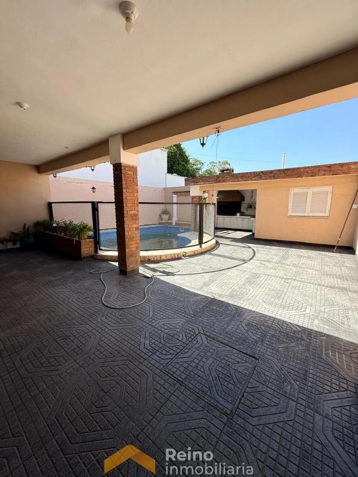 Casa en venta en Barrio Maipu - 3 dormitorios, pileta y 4 baños 
