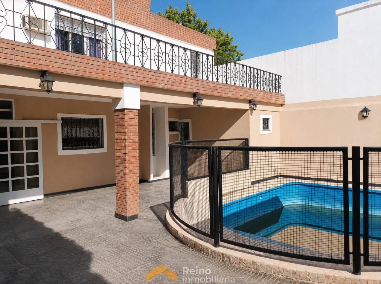 Casa en venta en Barrio Maipu - 3 dormitorios, pileta y 4 baños 