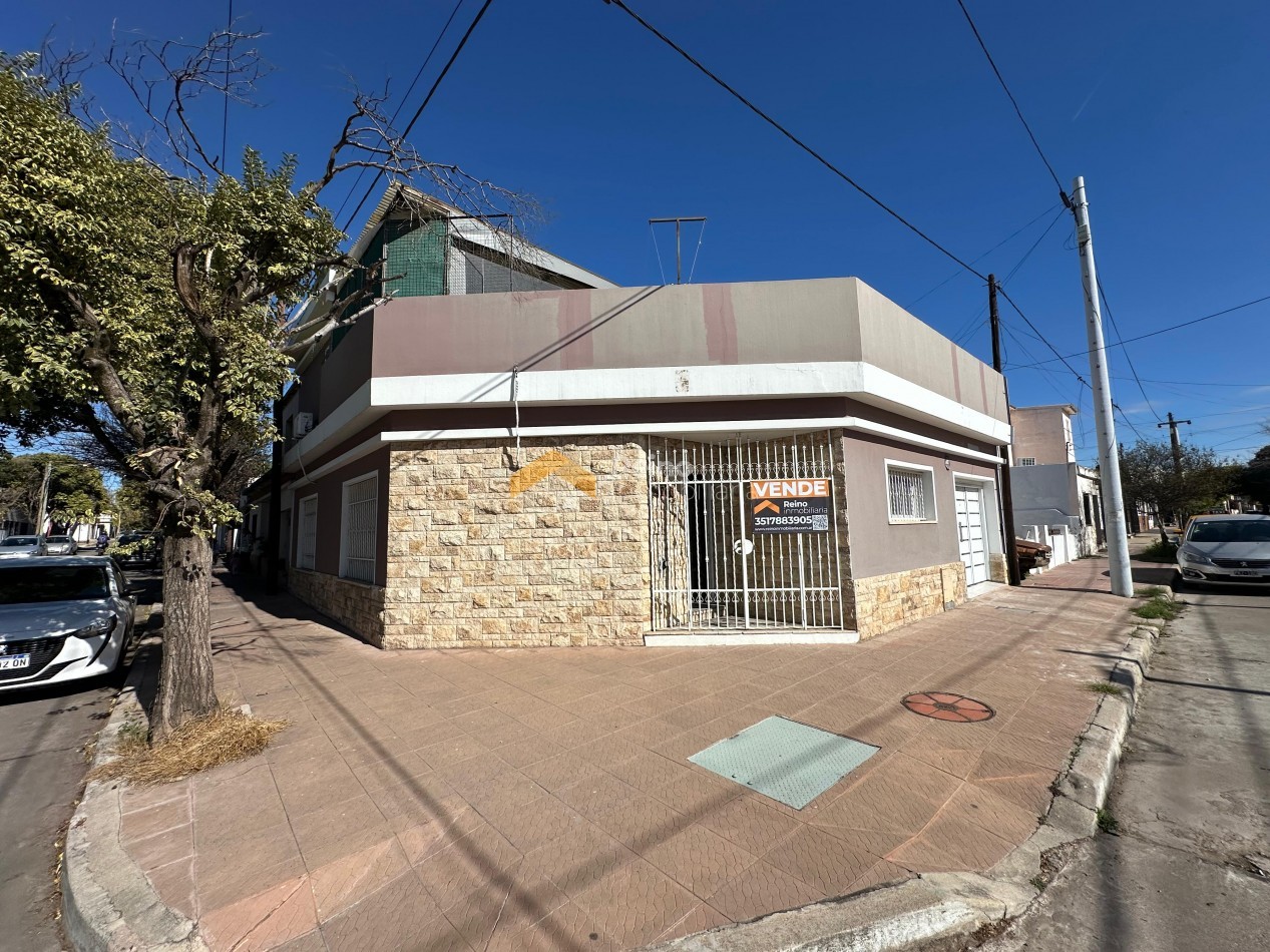 AMPLIA CASA B° ALTO ALBERDI - 3 DORMITORIOS - 2 BAÑOS - GARAGE DOBLE - APTO CREDITO